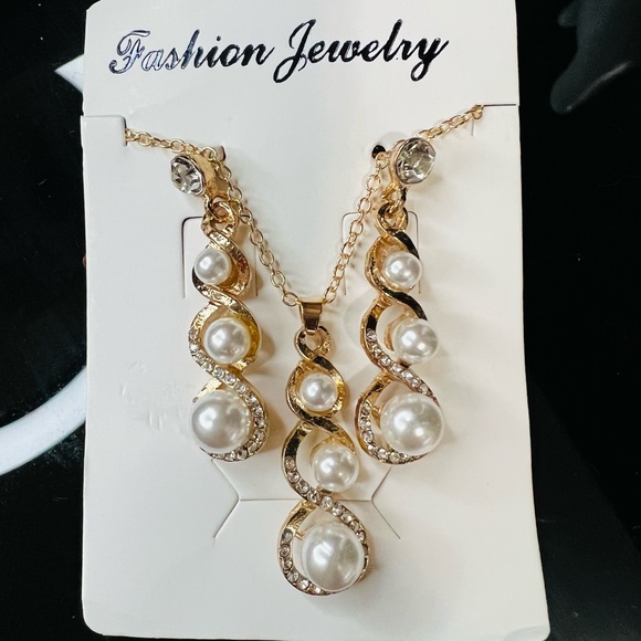 Gold Faux Pearl Dangle Earrings and Necklace Set